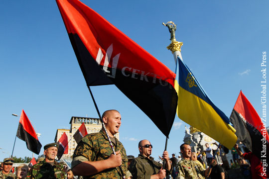 Бандеровский флаг предложили официально поднять над Киевом