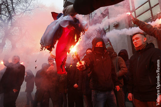 Радикалы устроили погром в здании Россотрудничества в Киеве