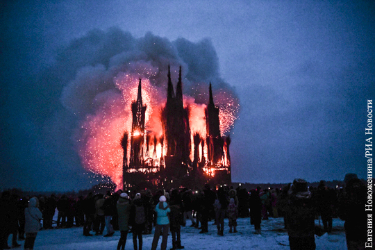 В РПЦ возмутились сожжением «католического храма» из веток на Масленицу