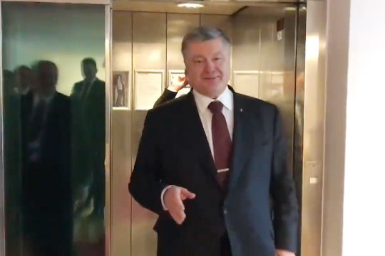На видео с Мюнхенской конференции Порошенко говорит по-русски и выглядит пьяным