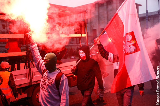 NYT: Правительство Польши кусает руку, которая его кормит