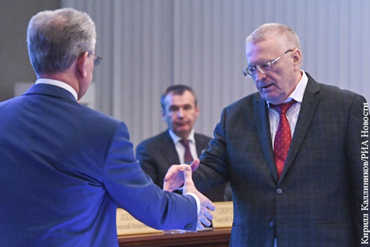 Жириновский призвал отказаться от рукопожатий