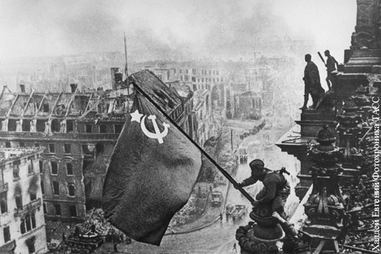 Минобороны с точностью до минуты назвало время поднятия Красного флага над Рейхстагом