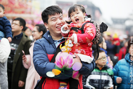 Власти Китая задумались о разрешении третьего ребенка в семье