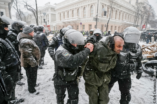 После столкновений у Рады задержаны более сотни человек