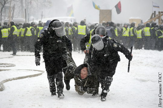 МВД Украины прокомментировало «вопли» об унижениях митингующих в Киеве