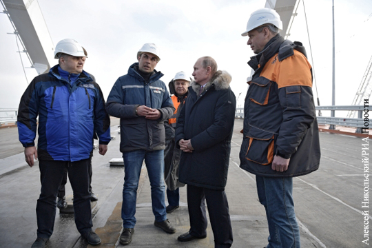 Путин: Мост в Крым строится с учетом перспектив