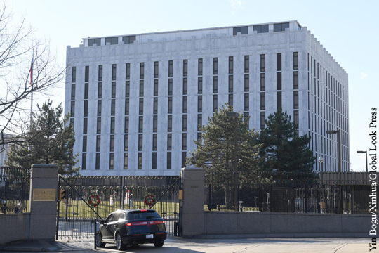 В США объяснили полет вертолета над посольством России