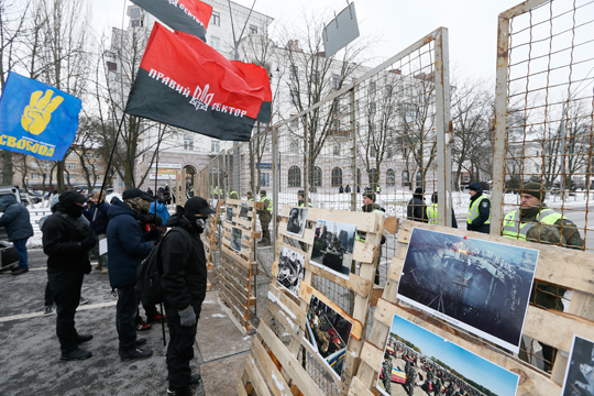 В Киеве полиция не пустила россиян проголосовать за президента