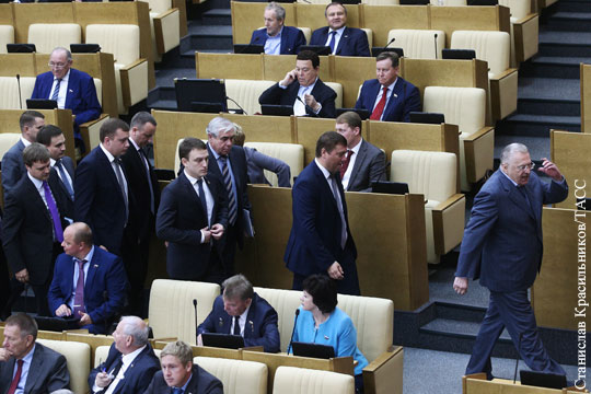 Депутаты задумались о допустимости хождения по залу Госдумы во время заседаний
