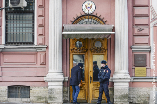 Американцам дали двое суток на уход из генконсульства в Петербурге
