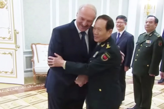 Лукашенко отвел Китаю решающую роль в усилении обороноспособности Белоруссии