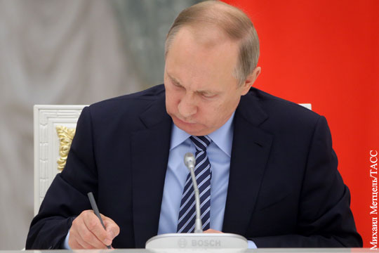 Путин снял с должностей 11 генералов МВД, ФСИН, МЧС и СК
