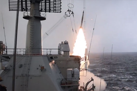 Опубликовано видео ракетных и артиллерийских стрельб крейсера «Маршал Устинов»
