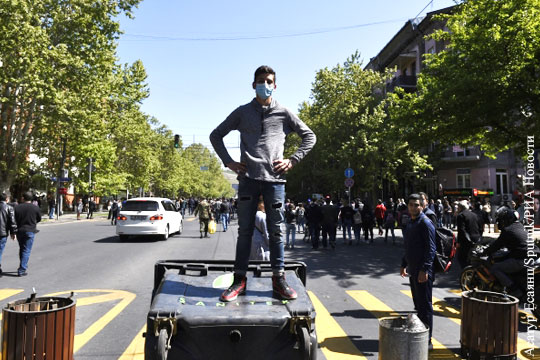 Оппозиция перекрыла центр Еревана