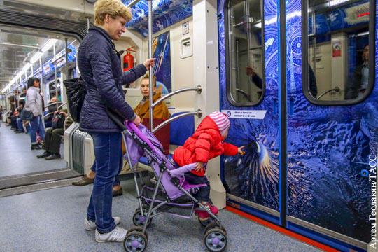 Использование детских колясок в метро планируется запретить