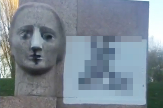 В Полтаве осквернили монумент Скорбящей матери