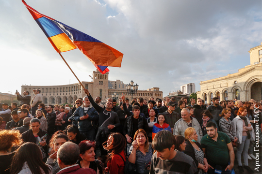 Оппозиция заблокировала улицы Еревана