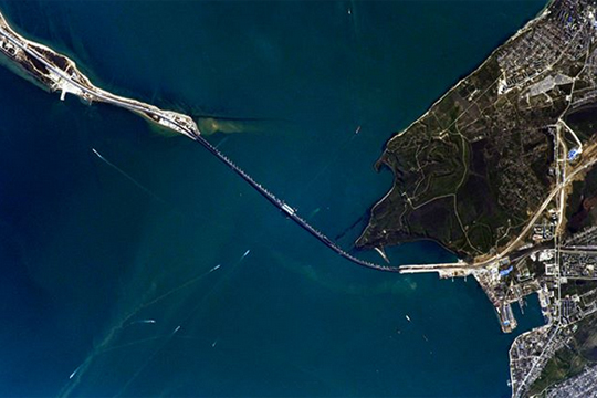Появились свежие фото Крымского моста из космоса