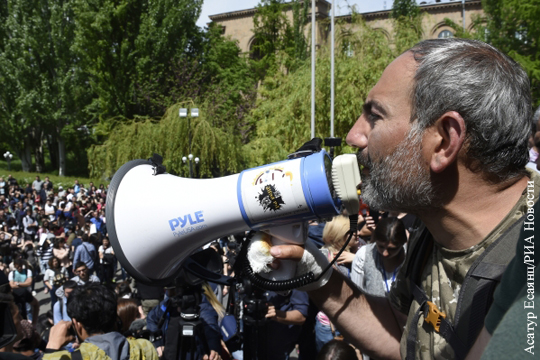 Пашинян призвал снять осаду Еревана