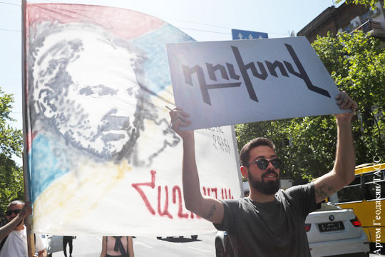 Оппозиция в Армении отказалась прекращать акции протеста