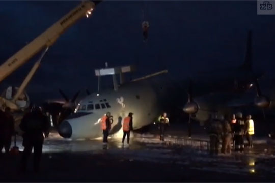 Опубликовано видео аварийной посадки Ил-38 в Жуковском