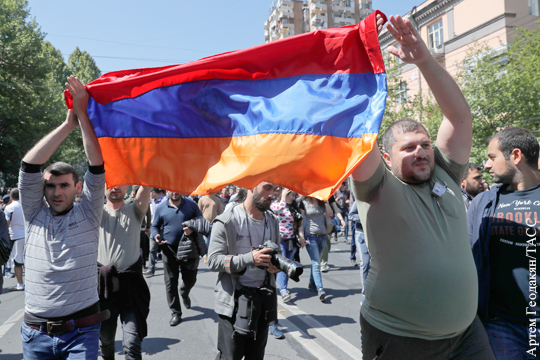 В Ереване начались новые масштабные акции оппозиции