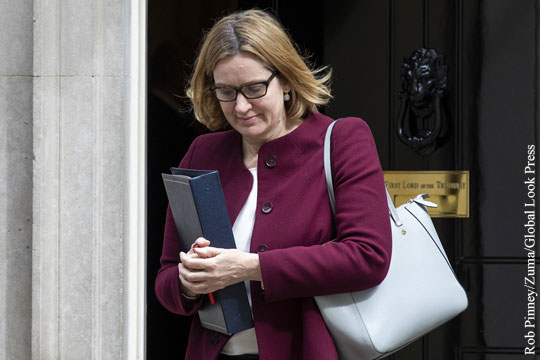 Глава МВД Британии ушла в отставку на фоне скандала