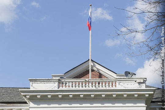 С резиденции генконсула в Сиэтле сняли флаг России