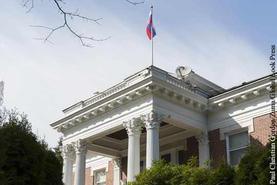 Госдеп обещал вернуть снятый с резиденции генконсула флаг России
