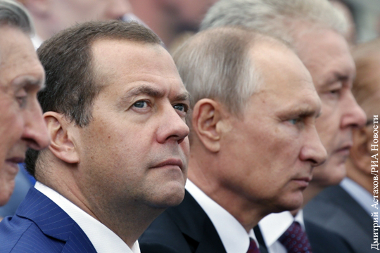 Новое правительство Медведева будет действовать по «суперуказу» Путина