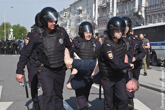 На несанкционированной акции Навального задержаны около 300 человек