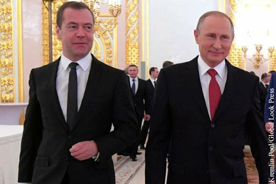 Путин отметил заслугу Медведева в достойной работе кабмина