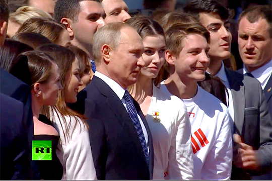Путин пожелал, чтобы в России рождалось больше здоровых и талантливых малышей