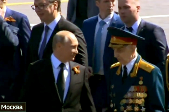Путин пригласил в Александровский сад ветерана, которого не пропустила охрана