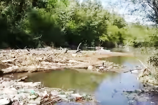 Украинский мусор перекрыл реку в Словакии