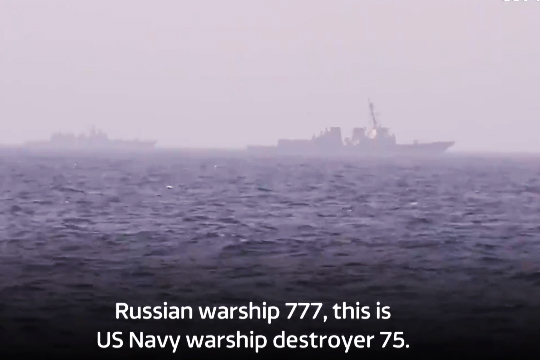Появилось видео слежки российского фрегата за американским авианосцем