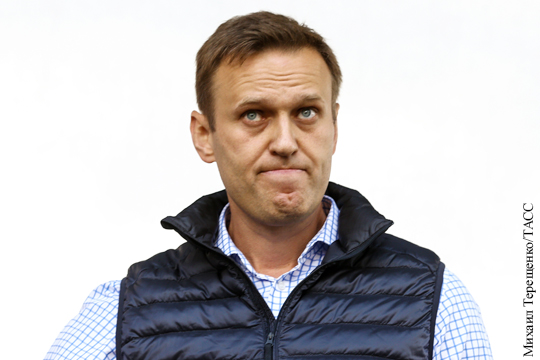 Вместо митинга за интернет Навальный улетел в Рим