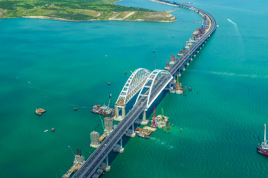 Песков объяснил особое значение открытия Крымского моста
