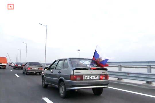 Автодорожная часть Крымского моста открылась для движения машин
