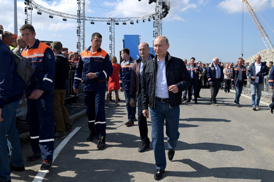 NYT: Крымский мост зацементировал российскую хватку на полуострове