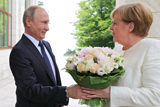 Публикацию Bild о букете Путина для Меркель назвали проявлением «повышенной злобности»