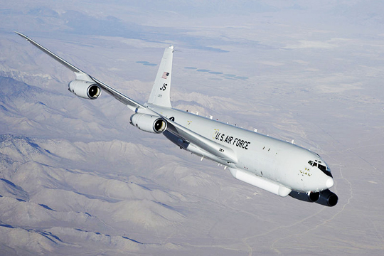 Американский самолет наблюдения признан бессильным перед российскими ЗРК