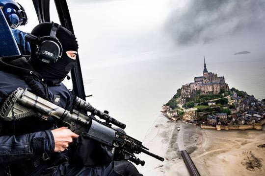 Послание спецназовца властям взорвало французские соцсети 
