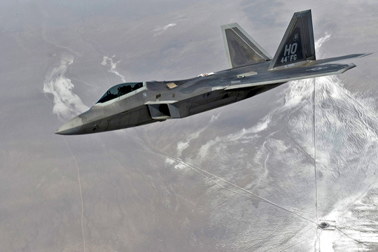 Американские F-22 «потеряли преимущества» перед российскими самолетами