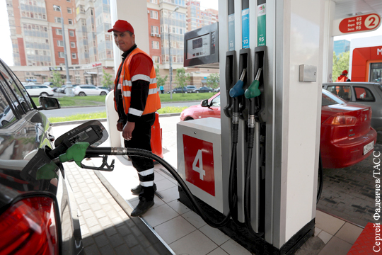 Почему бензин в России всегда только дорожает