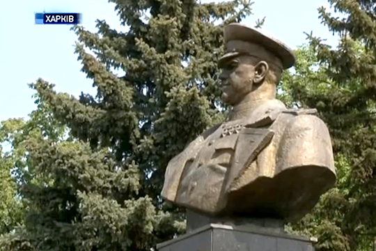 Украинский идеолог объяснил необходимость снести все памятники Жукову