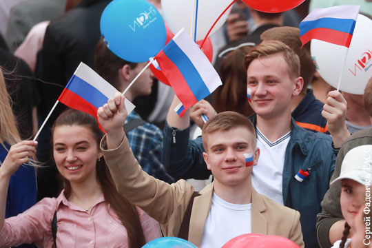 Число считающих себя патриотами россиян достигло максимума за 18 лет