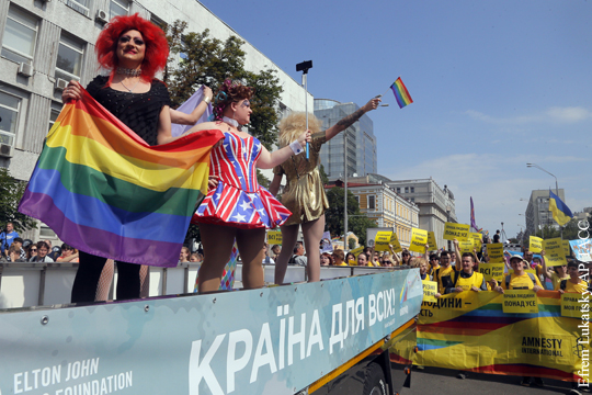 В ЕС призвали Порошенко возглавить гей-парад в Киеве