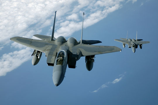 Окинава потребовала прекратить полеты истребителей ВВС США